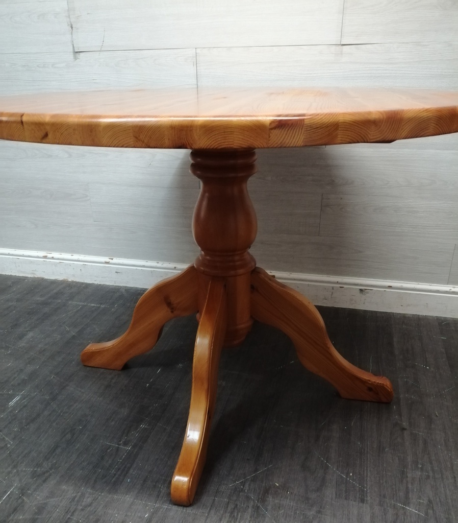 ROUND SOLID PINE QUALITY DINING TABLE