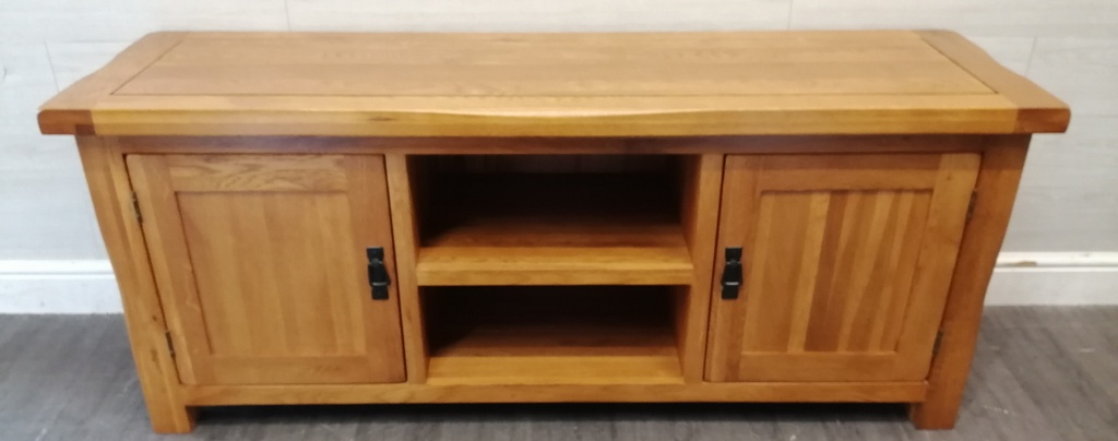QUALITY OAK TV BENCH/STAND