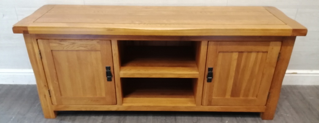 QUALITY OAK TV BENCH/STAND