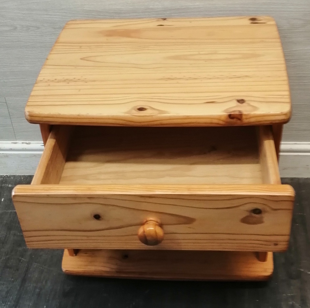 SINGLE DRAWER PINE BEDSIDE