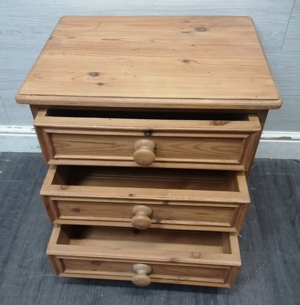 PAIR SOLID PINE THREE DRAWER BEDSIDES CHESTS