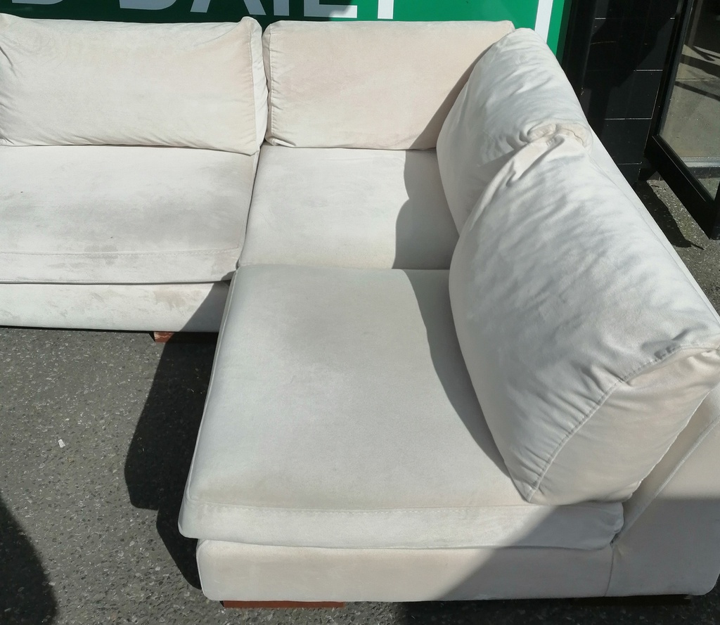 LOVELY MODERN CREAM CORNER SOFA