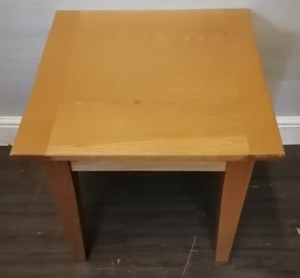 OAK SIDE TABLE