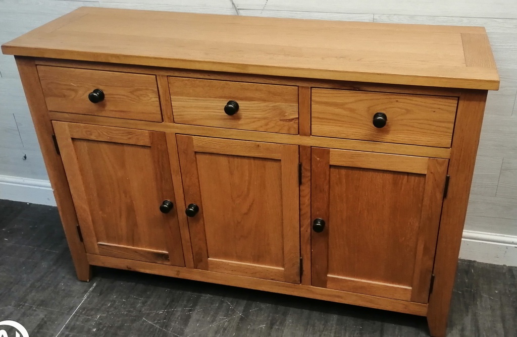 LOVELY SOLID OAK SIDEBOAD
