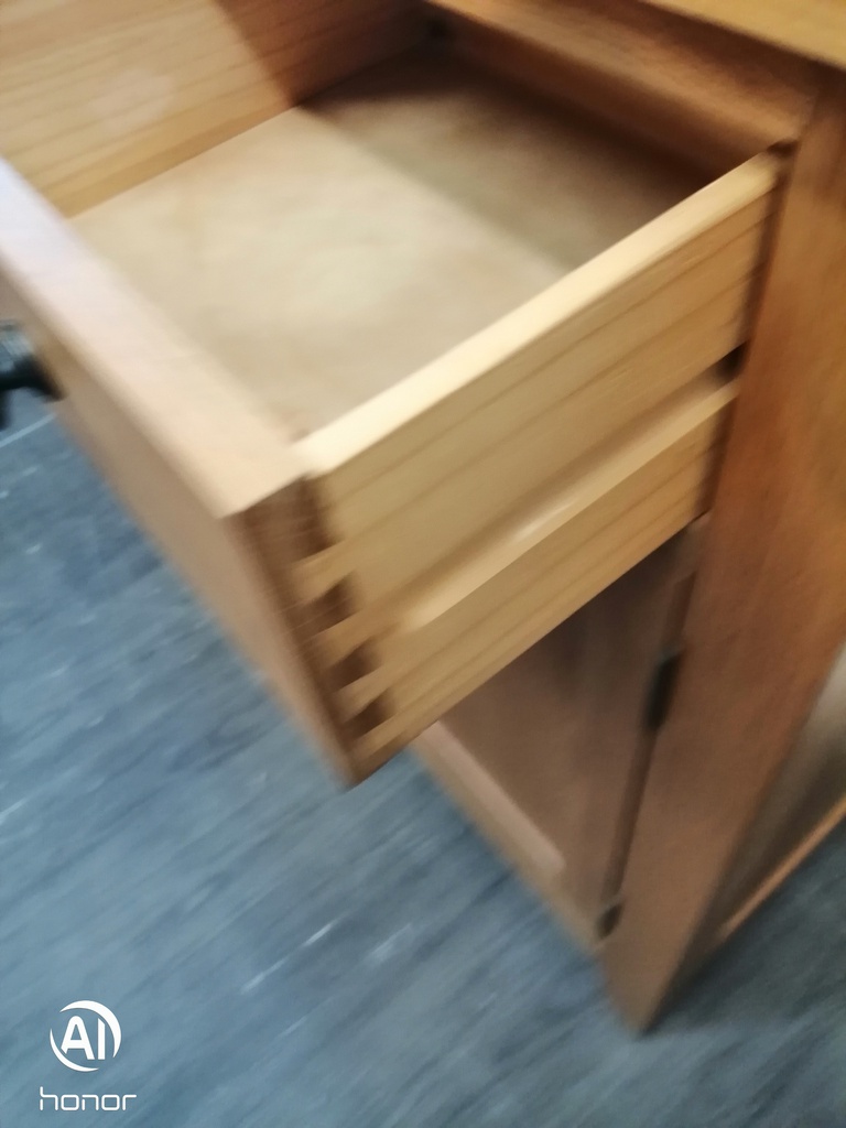 LOVELY SOLID OAK SIDEBOAD