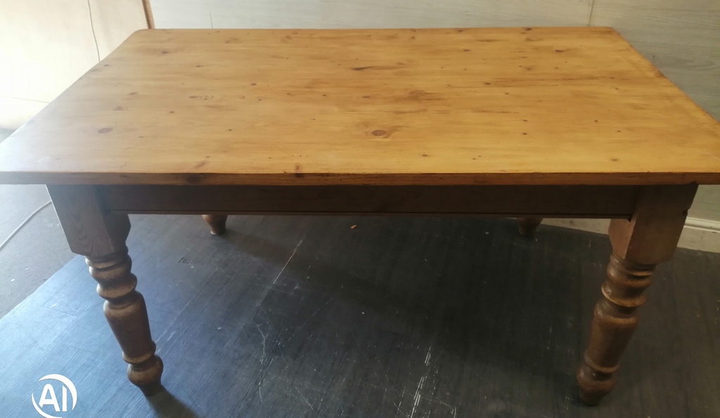 SOLID PINE 5FT DINING TABLE