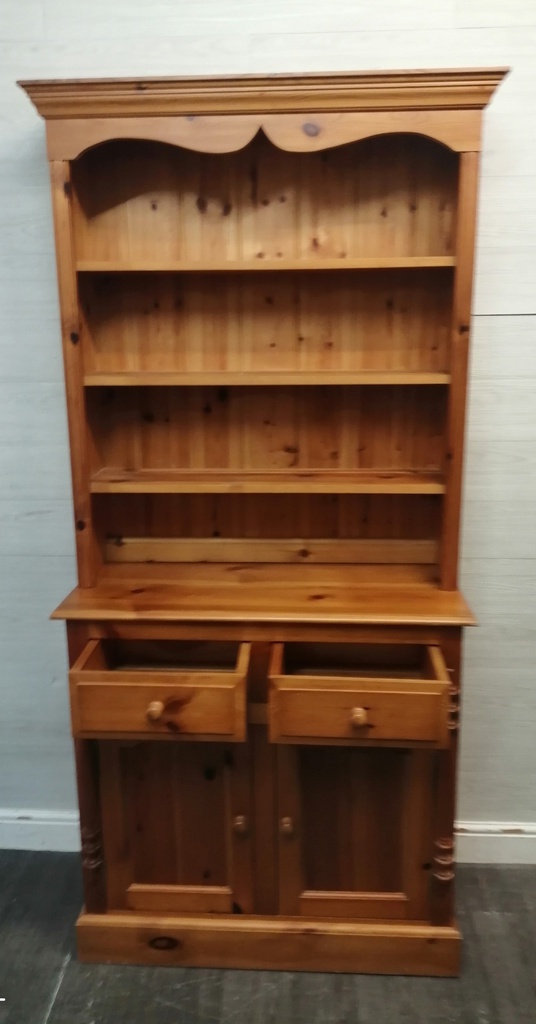 NEAT SOLID PINE DRESSER