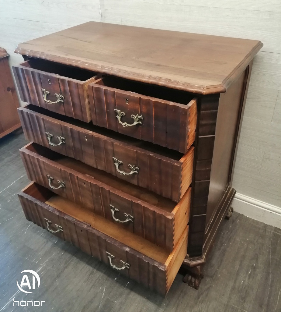 LOVELY VINTAGE CHEST OF DRAWERS