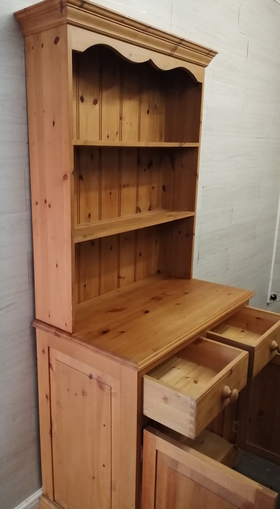 LOVELY NEAT SOLID PINE DRESSER