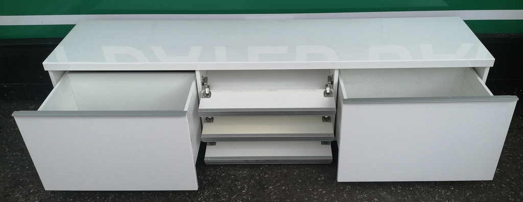 IKEA ‘BESTÅ BURS’ White TV Bench