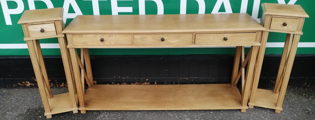 VERY STYLISH LONG  CONSOLE TABLE