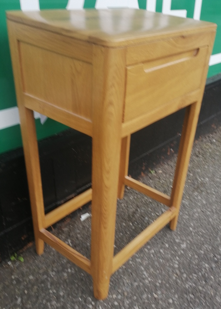 TALL OAK SIDE TABLE WITH DRAWER