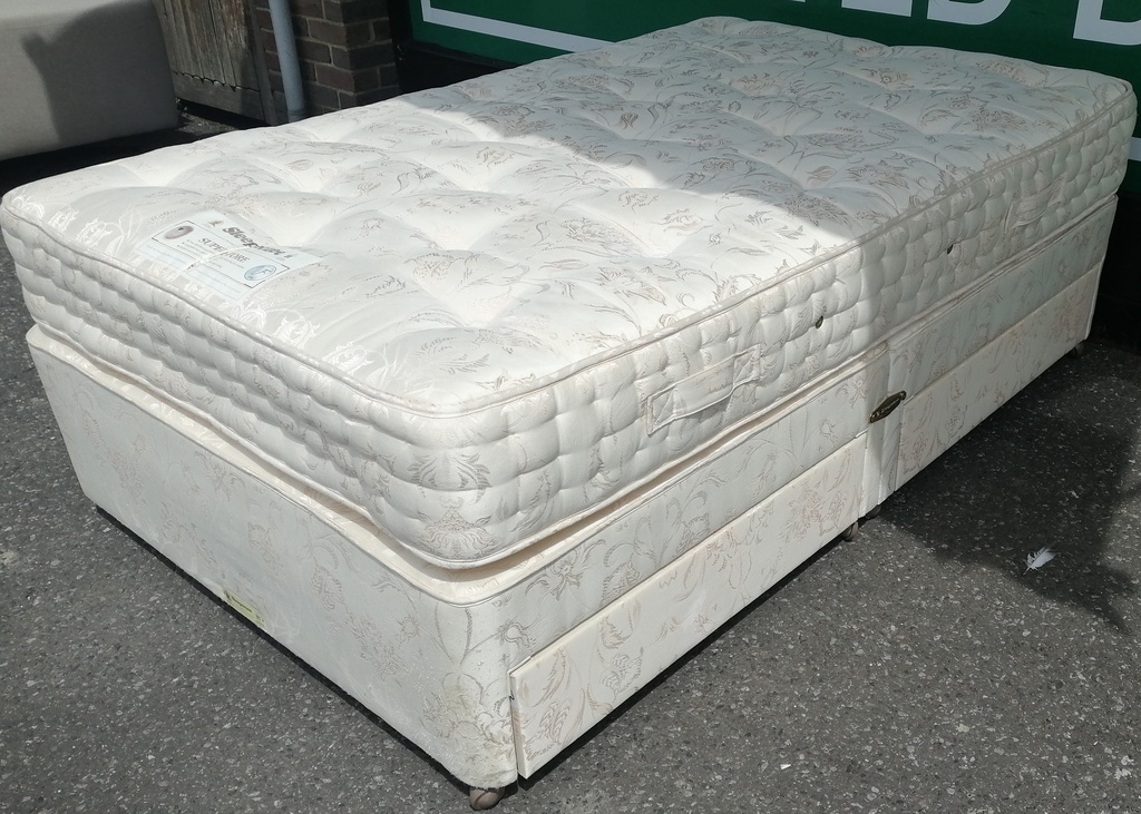 4FT SLEEPEEZEE DIVAN AND MATRESS SET