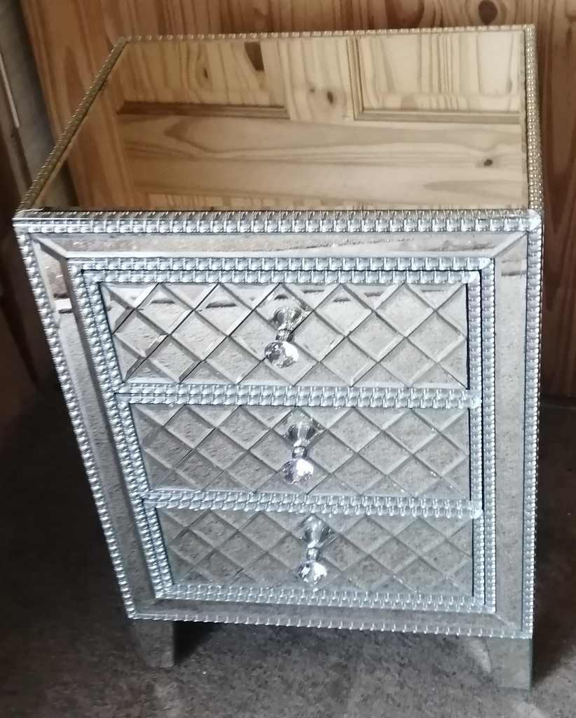 LOVELY MIRRORED BEDSIDE/ SIDE TABLE