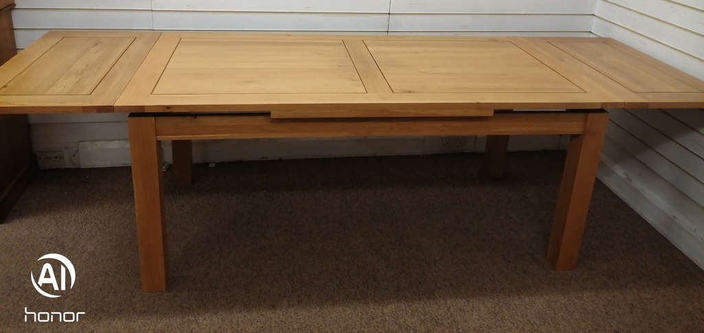 QUALITY LARGE OAK EXTENDING DINING TABLE