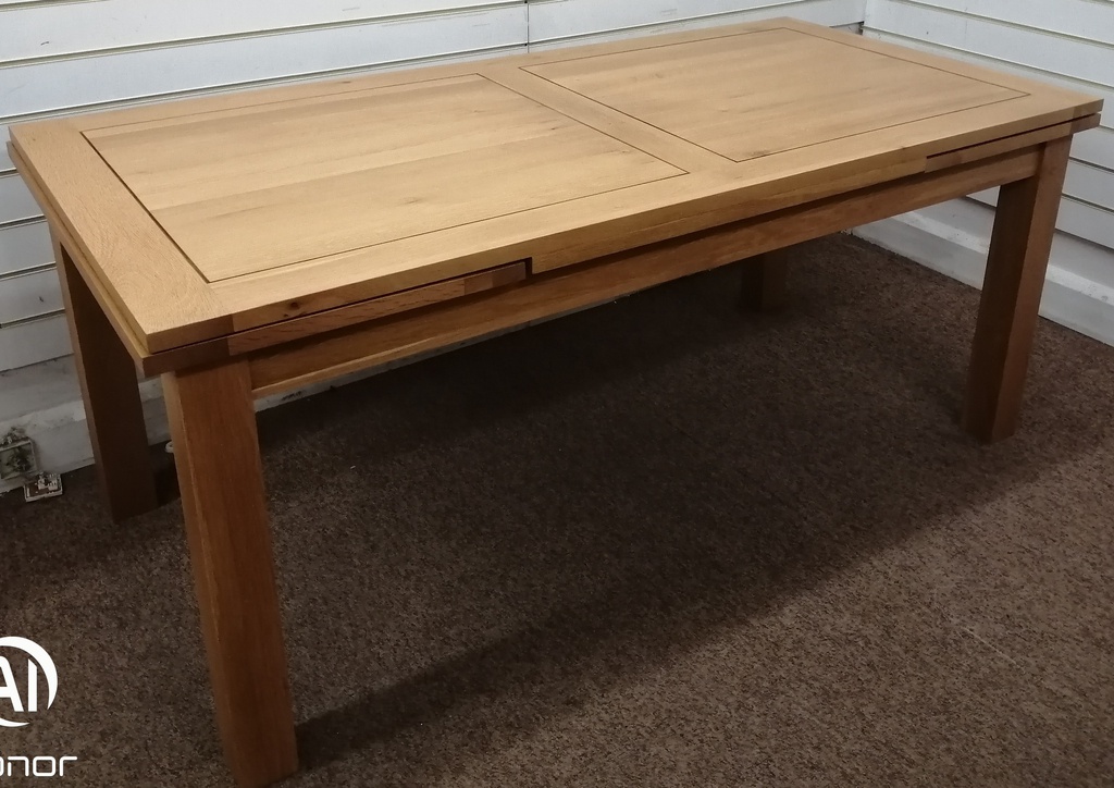 QUALITY LARGE OAK EXTENDING DINING TABLE