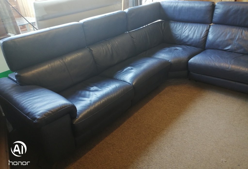 STUNNING LARGE LEATHER CORNER SOFA WITH RECLINERR