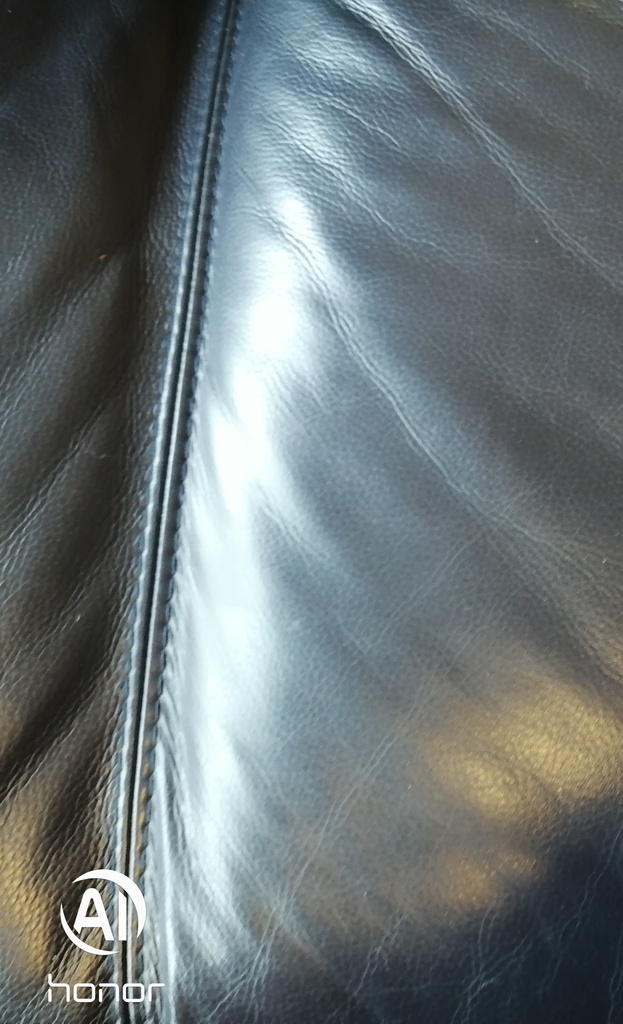 STUNNING LARGE LEATHER CORNER SOFA WITH RECLINERR