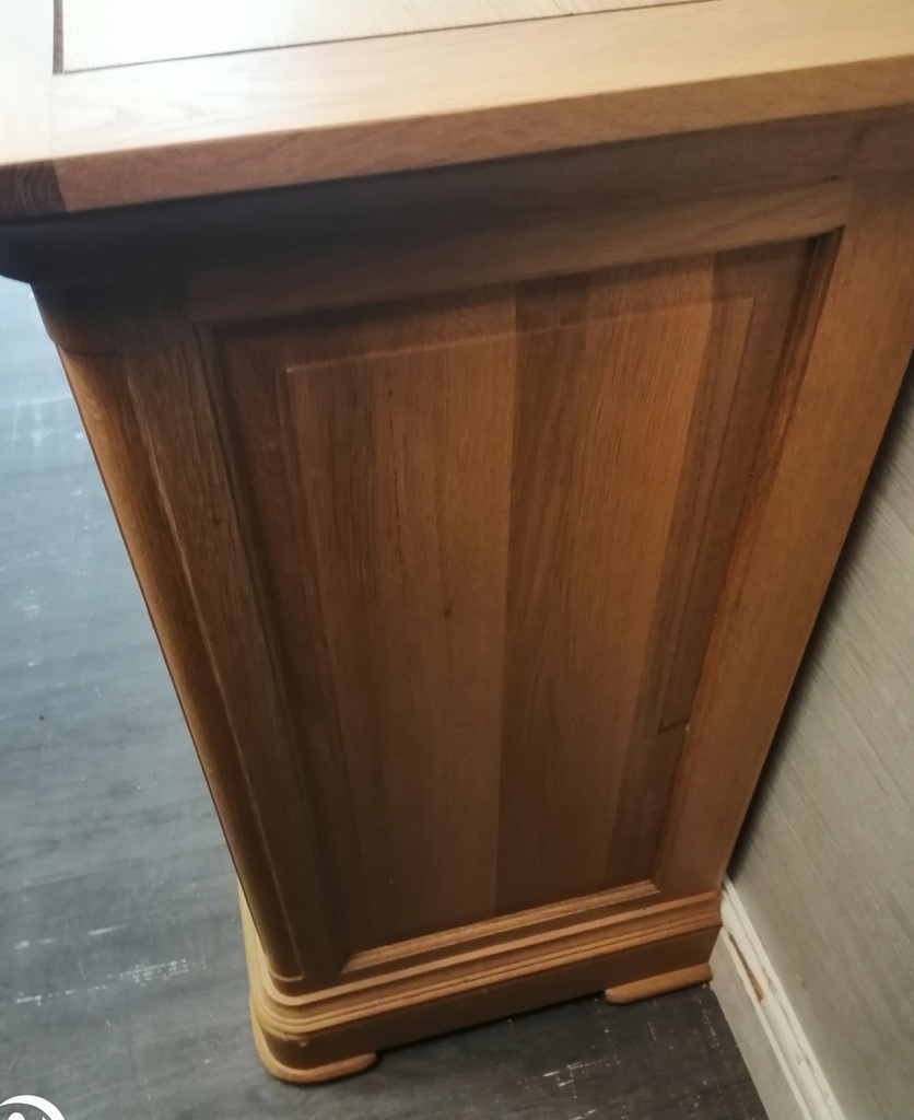 QUALITY NEAT OAK SIDEBOARD