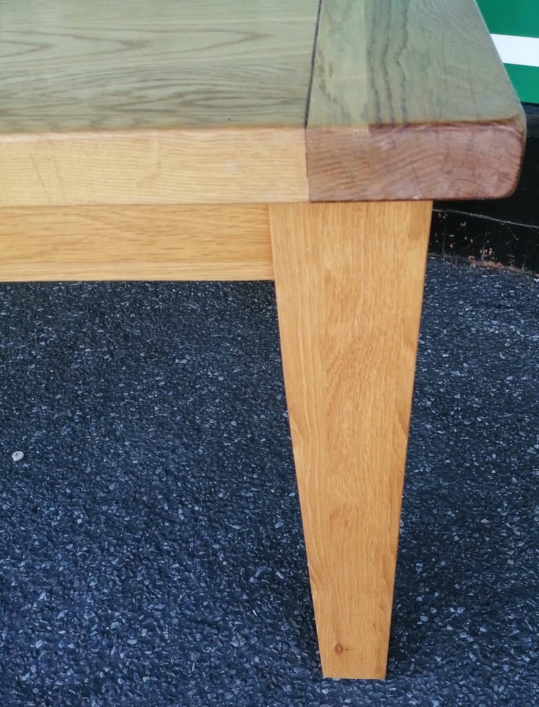 QUALITY OAK EXTENDING DINING TABLE