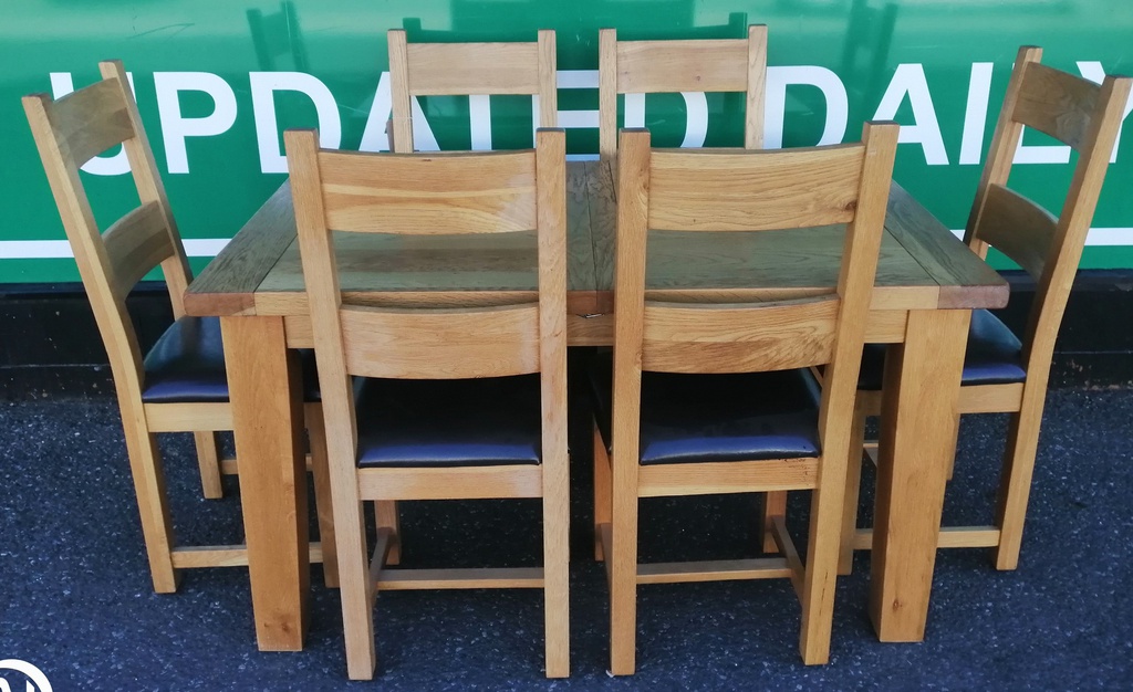 QUALITY OAK EXTENDING DINING TABLE