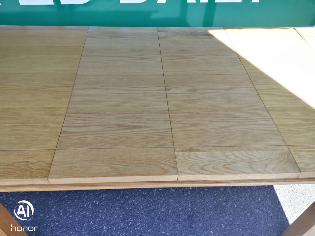 QUALITY OAK EXTENDING DINING TABLE
