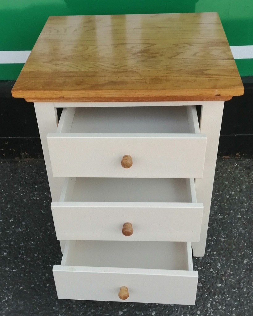 SHAKER STYLE OFF WHITE  BEDSIDE CHEST OF THREE DRAWERS