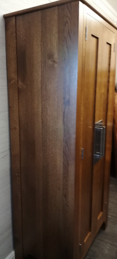 TOP QUALITY SOLID OAK CUPBOARD