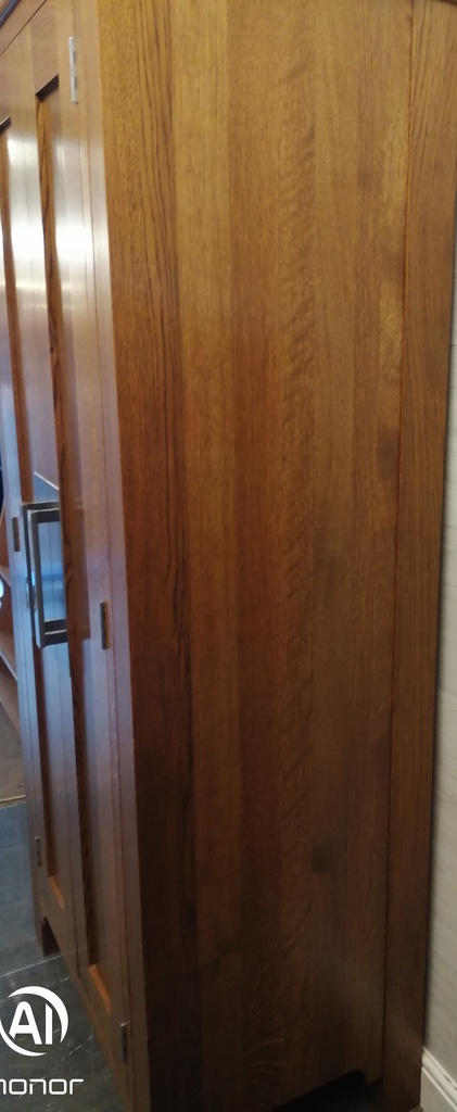 TOP QUALITY SOLID OAK KITCHEN LARDER UNIT / LINEN CUPBOARD