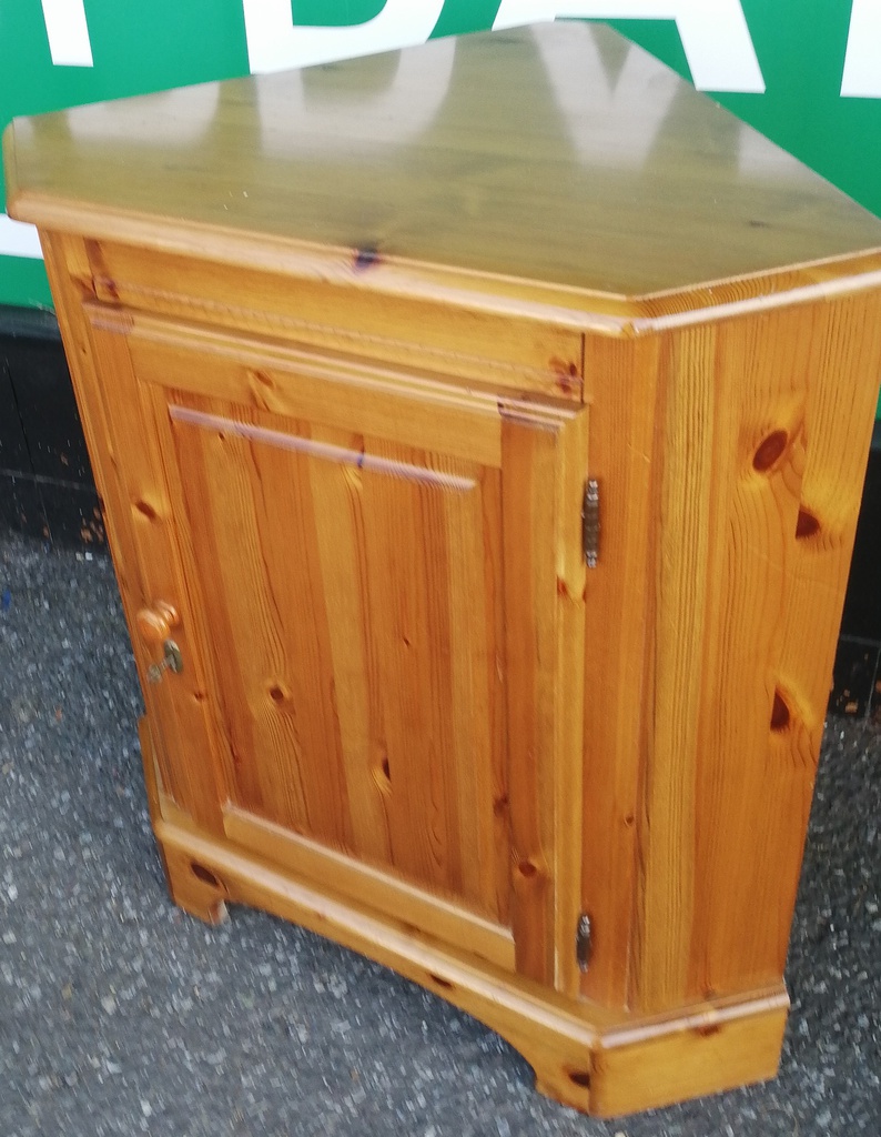 Neat Solid Pine Ducal Corner Unit