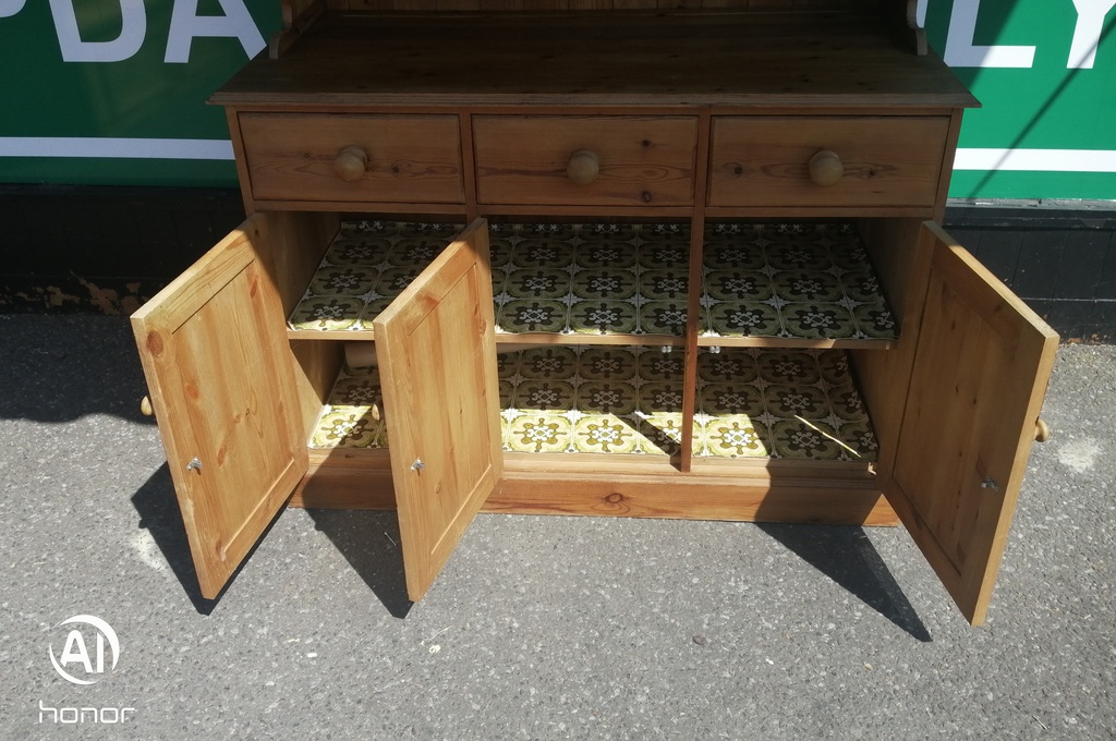 SOLID PINE TRIPLE CUPBOARD DRESSER