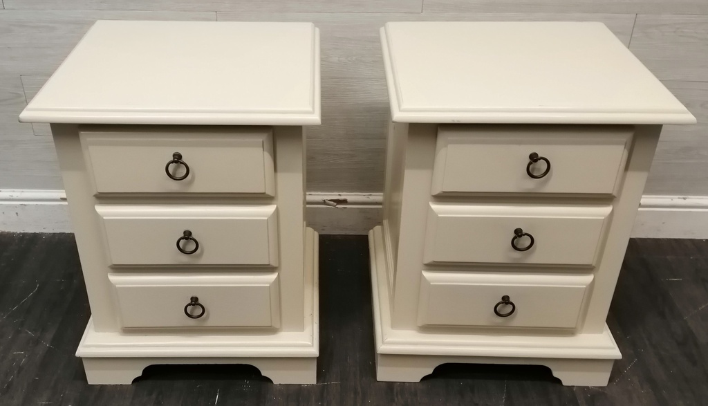 PAIR OF 3 DRAWER OFF WHITE BEDSIDE CHESTS