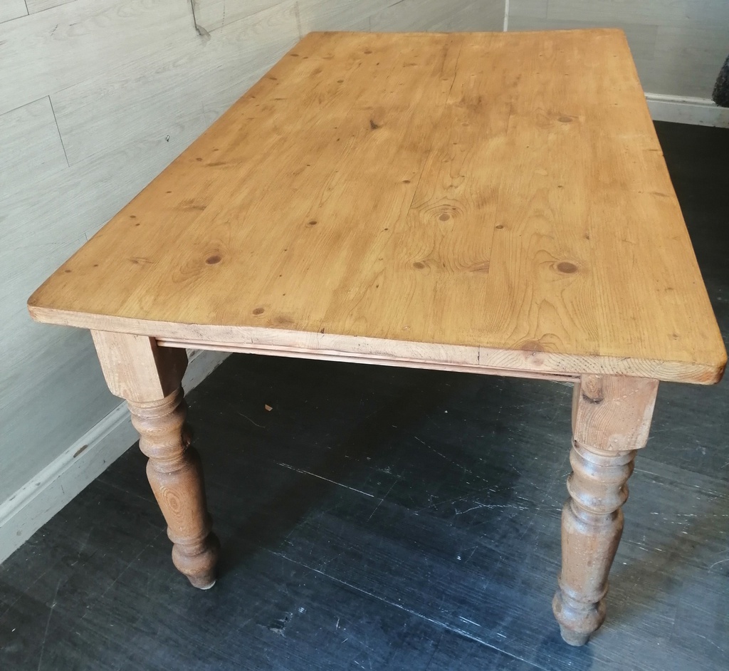 SOLID PINE 5FT DINING TABLE