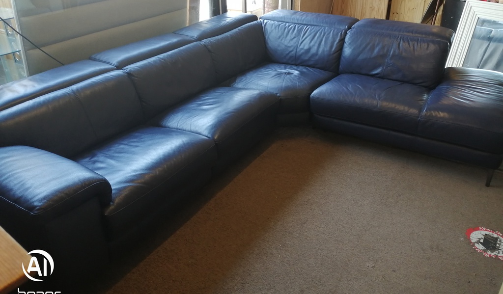 STUNNING LARGE LEATHER CORNER SOFA WITH RECLINER