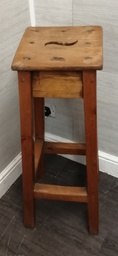 [HF18480] LOVELY OLD PINE SCHOOL LAB STOOL