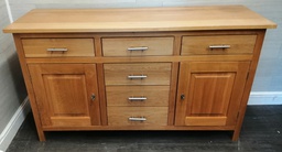 [HF18776] Oak sideboard with drawers